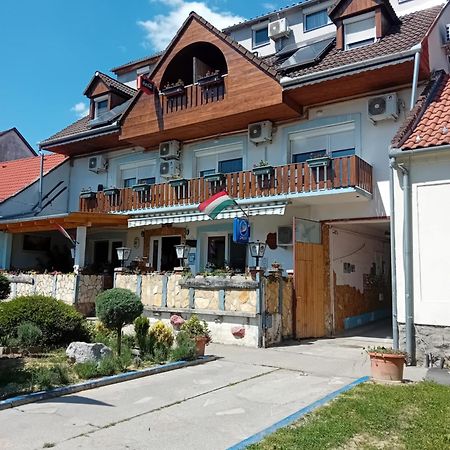 Szigetvár Lenzl'S Panzio Bed & Breakfast エクステリア 写真