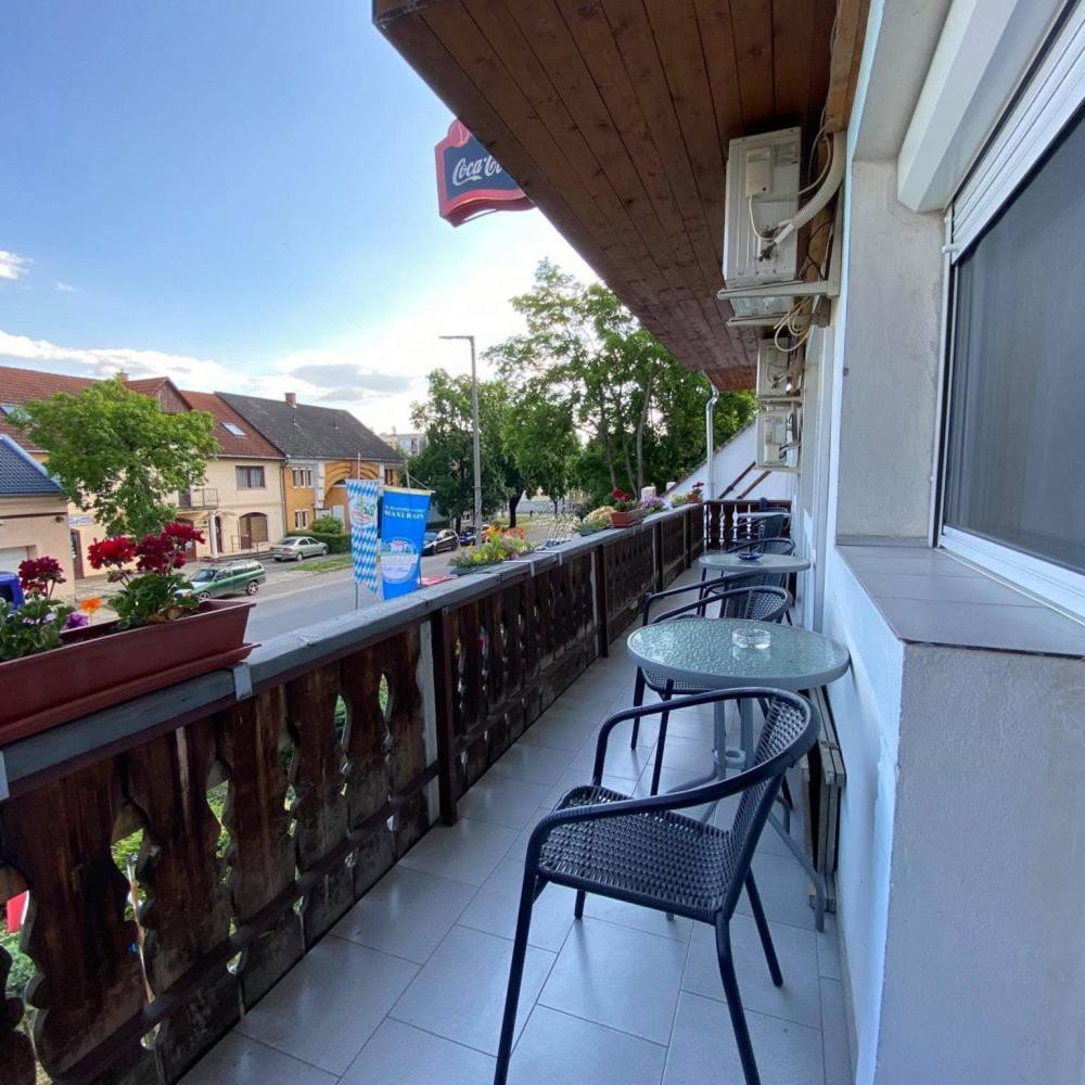 Szigetvár Lenzl'S Panzio Bed & Breakfast エクステリア 写真