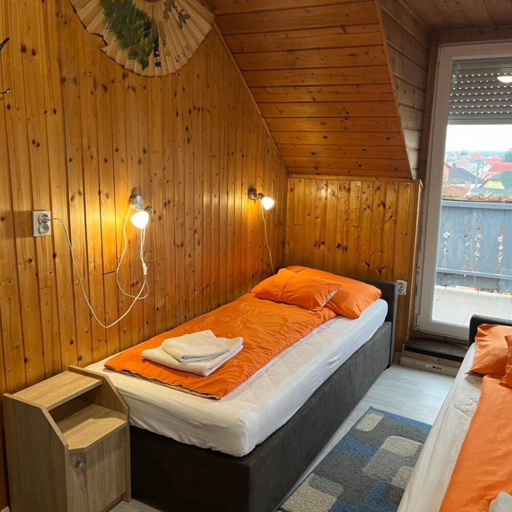 Szigetvár Lenzl'S Panzio Bed & Breakfast エクステリア 写真