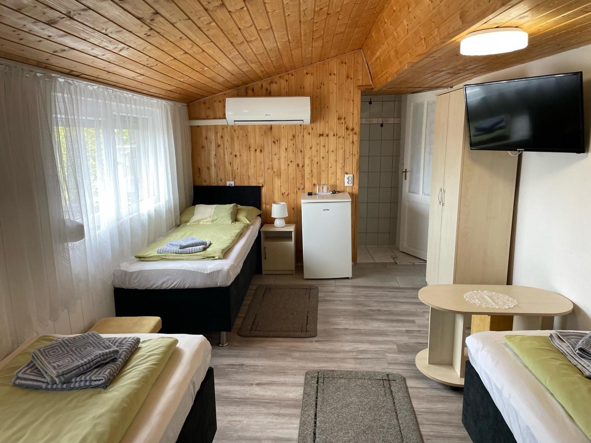 Szigetvár Lenzl'S Panzio Bed & Breakfast エクステリア 写真
