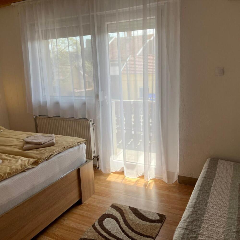 Szigetvár Lenzl'S Panzio Bed & Breakfast エクステリア 写真