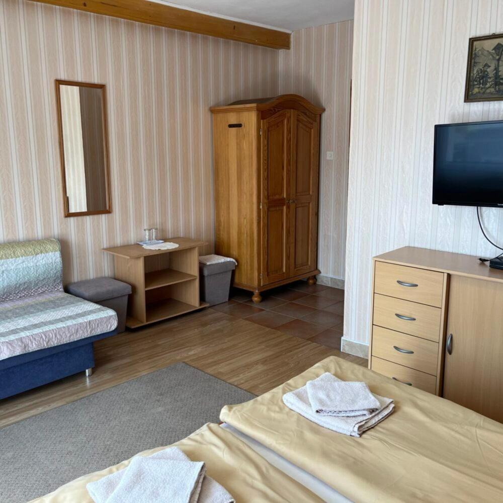 Szigetvár Lenzl'S Panzio Bed & Breakfast エクステリア 写真