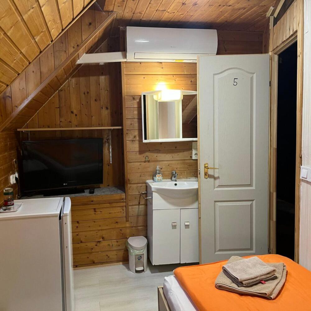 Szigetvár Lenzl'S Panzio Bed & Breakfast エクステリア 写真