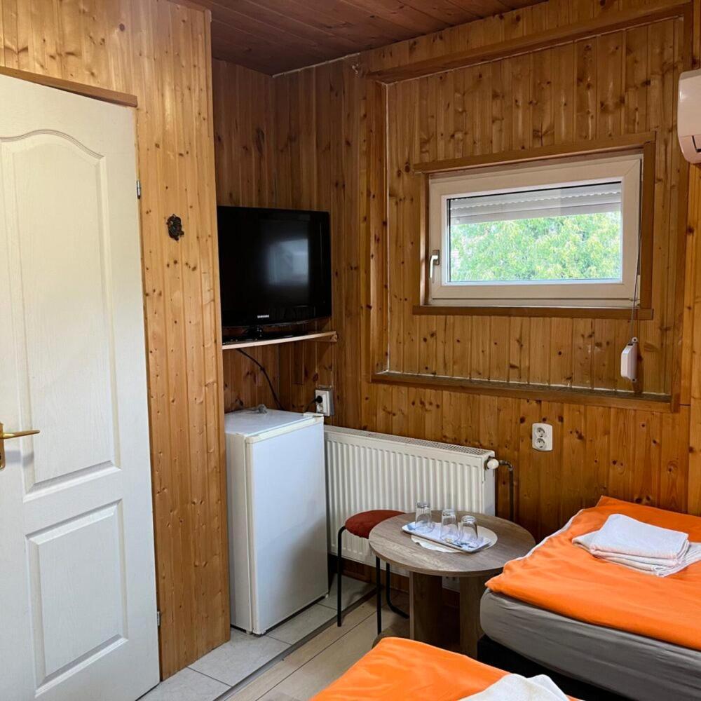 Szigetvár Lenzl'S Panzio Bed & Breakfast エクステリア 写真