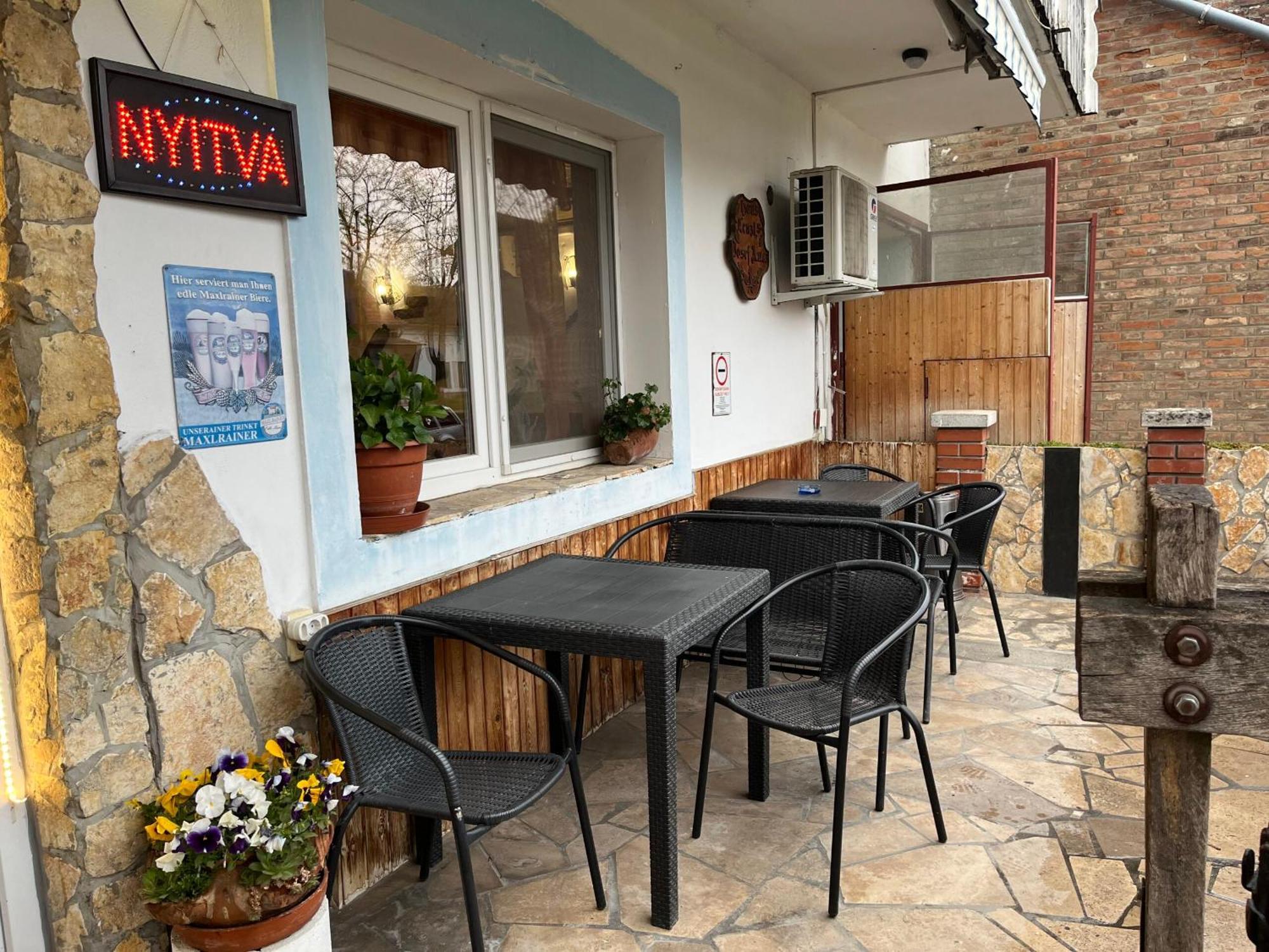 Szigetvár Lenzl'S Panzio Bed & Breakfast エクステリア 写真