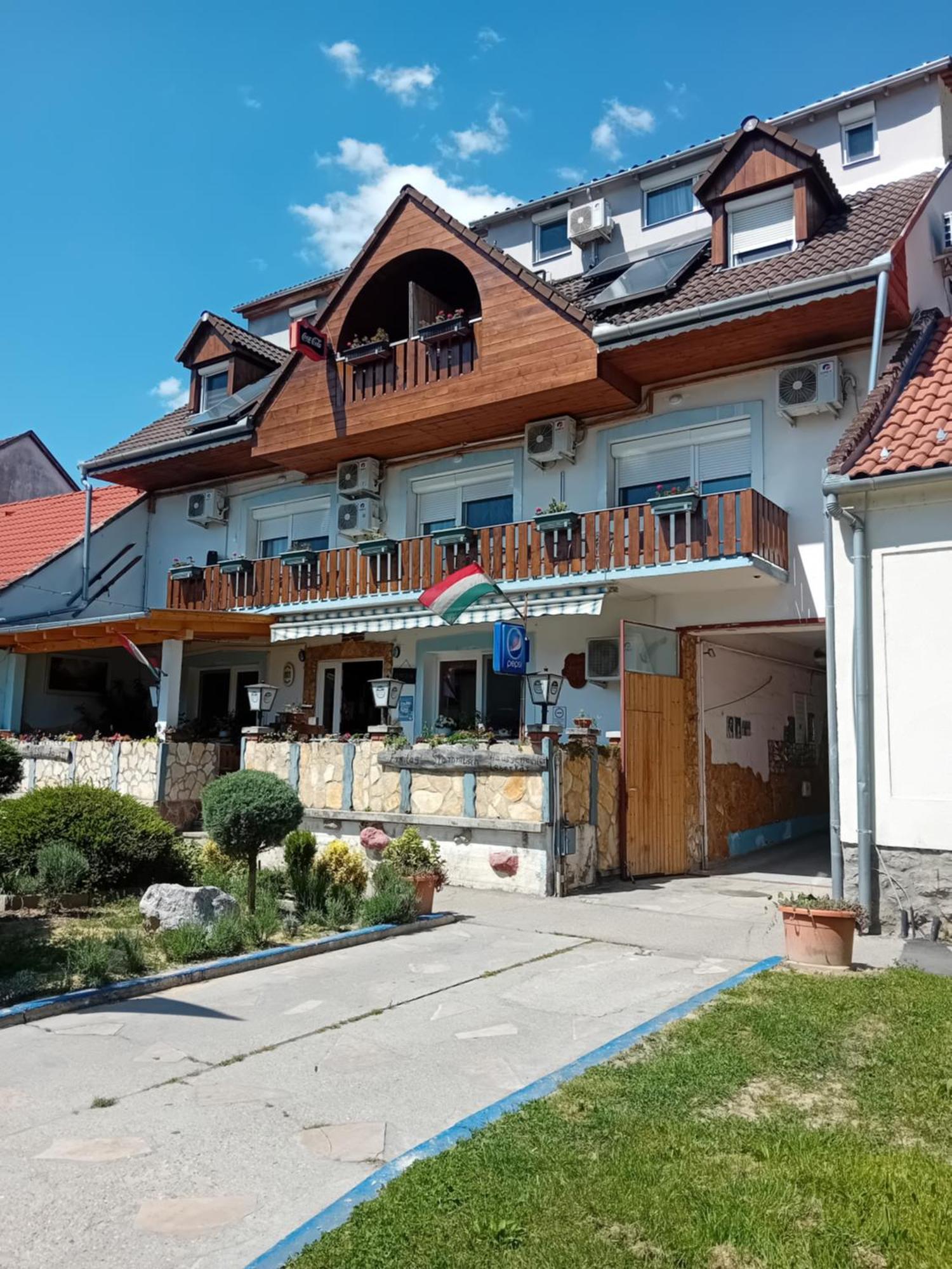 Szigetvár Lenzl'S Panzio Bed & Breakfast エクステリア 写真